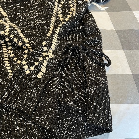 Saylor Oversized Black and White Fringe Sweater with Open Sides size XS/ S - Picture 8 of 14